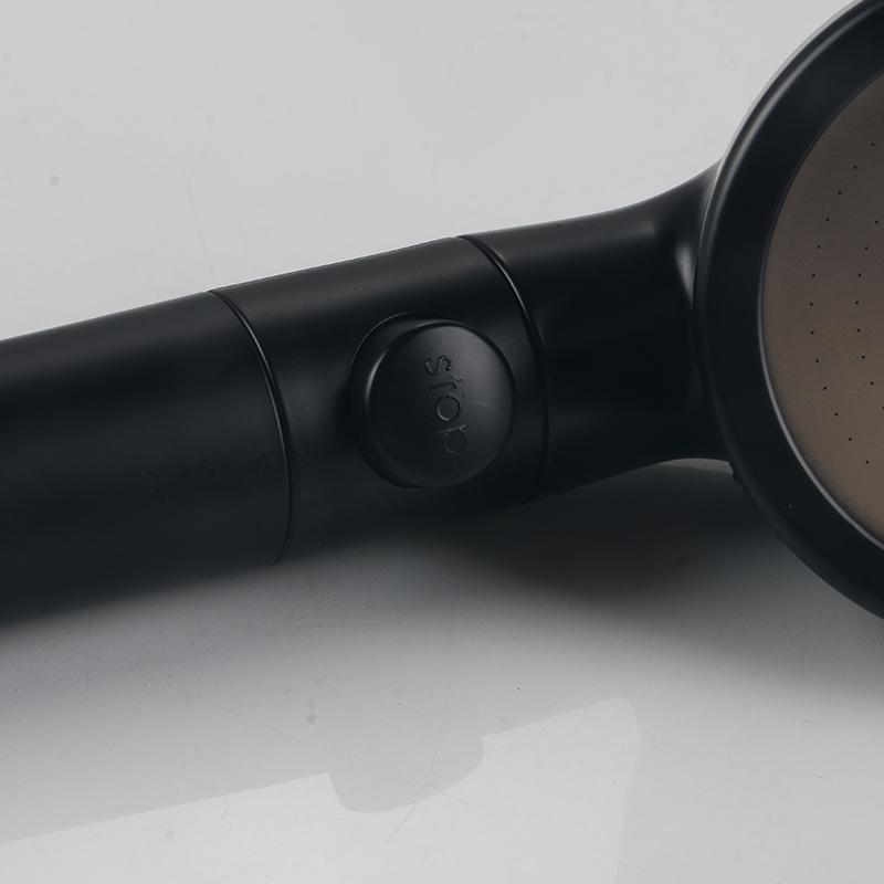 Japonská černá sprchová hlavice